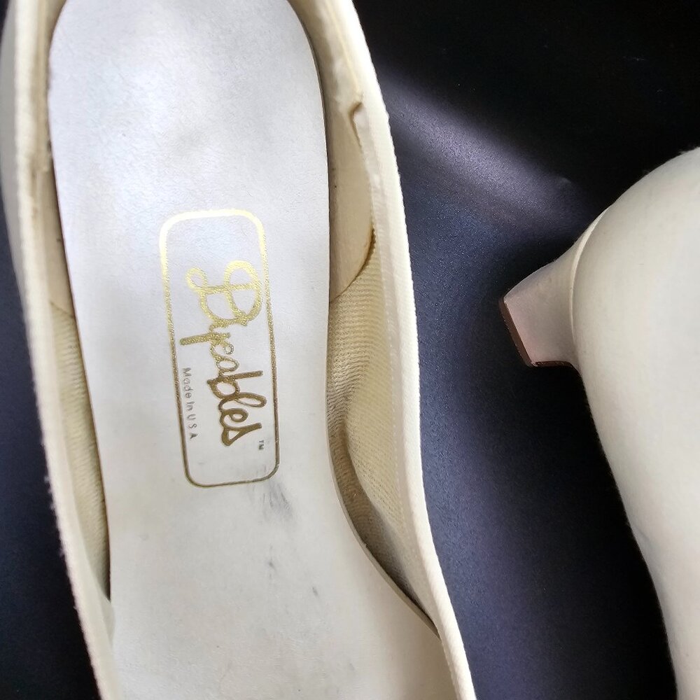 Dyeables Ivory Low-Heel Dress Shoes – Size 7 - Picture 3 of 9
